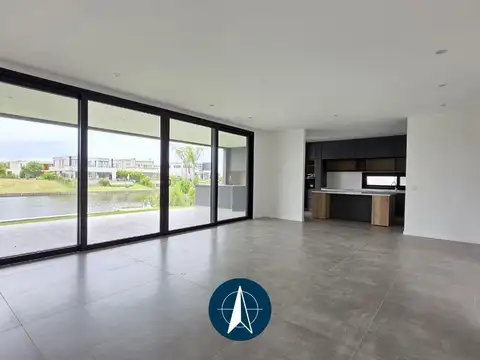 Casa en Venta con 6 cocheras