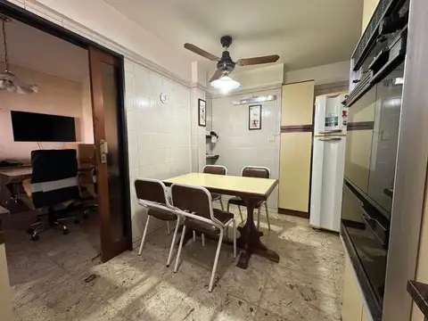 Casa 6 ambientes con 2 baños