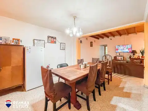 Casa de estilo céntrica. Lote 10x 30 .Lote UC1