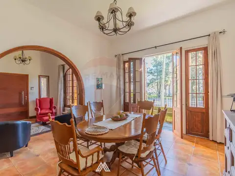 Casa 5 ambientes con 2 baños