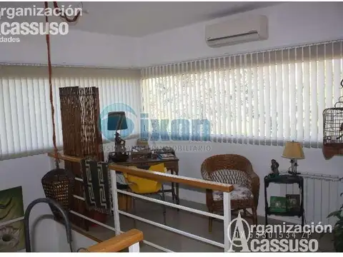 Casa 4 ambientes con 5 baños