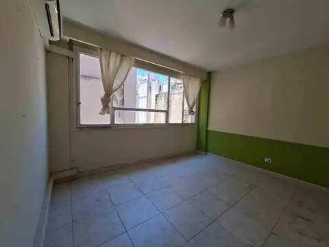 VENTA OFICINA 2 AMB. TRIBUNALES CON BAÑO Y BAULERA