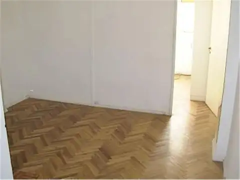 Oficina.1amb DIVIDIDO (con puerta). LUMINOSO. VIVIENDA Ó  APTO PROFESIONAL.