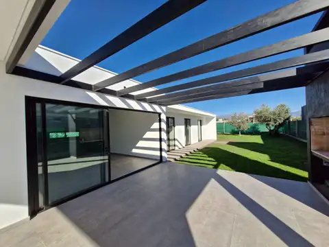 Casa en Venta en Russell, USD 230.000