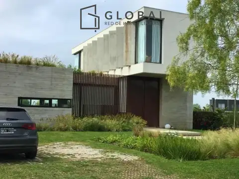 Libertad 310, Cantón, escobar