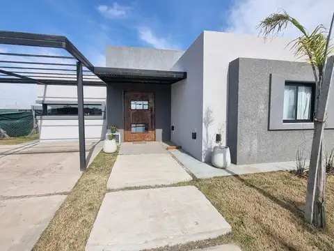 Casa 4 ambientes con 3 baños