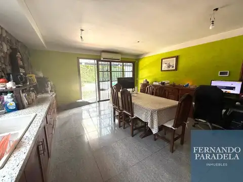 Casa en Venta con 2 cocheras