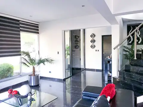 Casa 5 ambientes con 5 baños