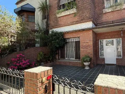 CASA 6 AMBIENTES C/ PARQUE Y PILETA EN ACASSUSO