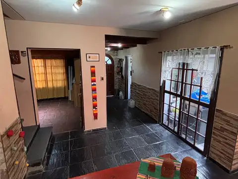 Casa 5 ambientes con 2 baños