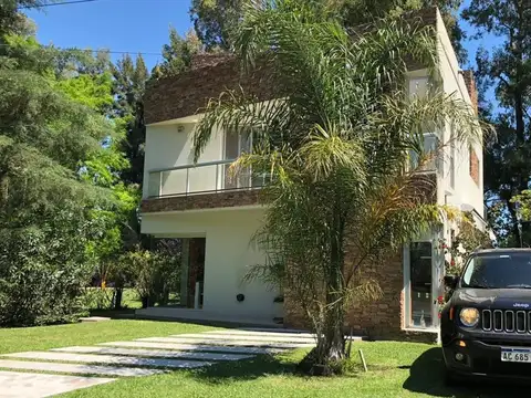 VENTA CASA 5 AMB. CON PILETA EN BARRIO PRIVADO