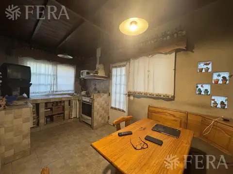 Venta de casa para dos familias con patio en Wilde