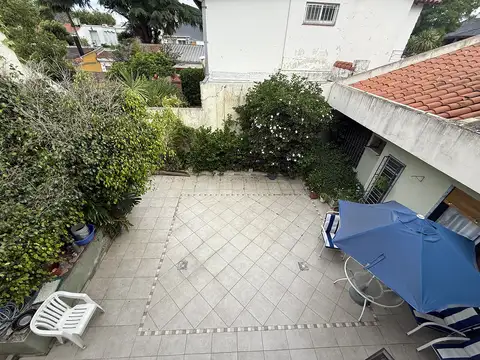 Casa Venta 5 ambientes buen patio y garaje en Olivos