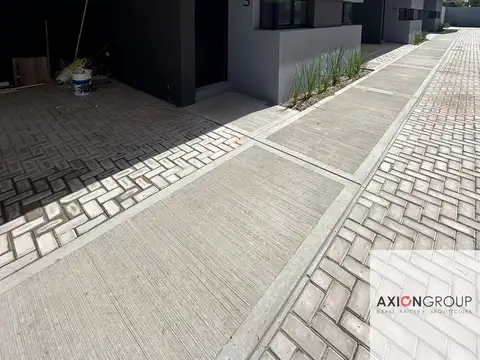 Dúplex en venta de 2 dormitorios c/ cochera en Los Hornos