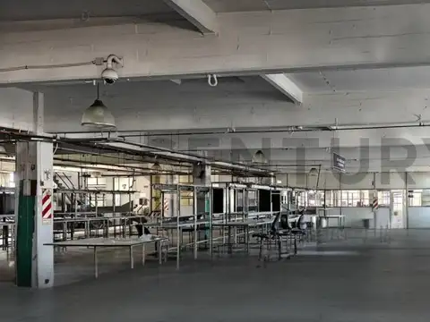 Venta Importante inmueble industrial sobre Ruta 8 con salida a dos calles