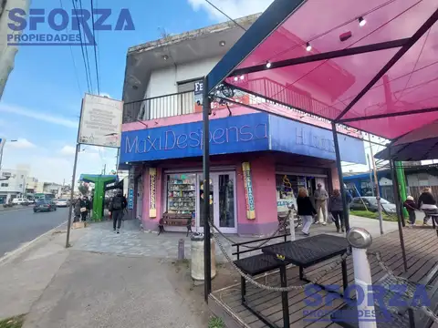 Avenida Hipólito Yrigoyen y  Polonia