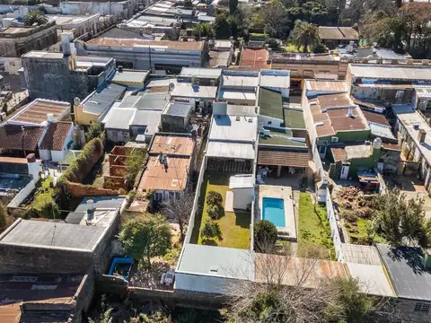 Casa 8 ambientes con 3 baños