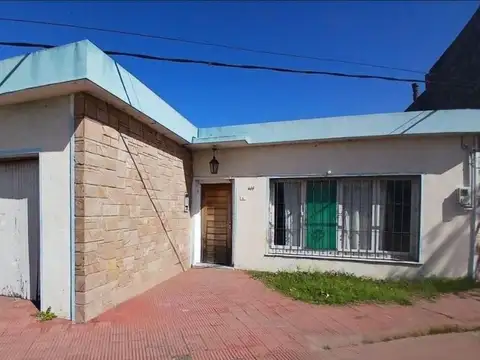 Casa de 2 dormitorios y garaje excelente ubicación