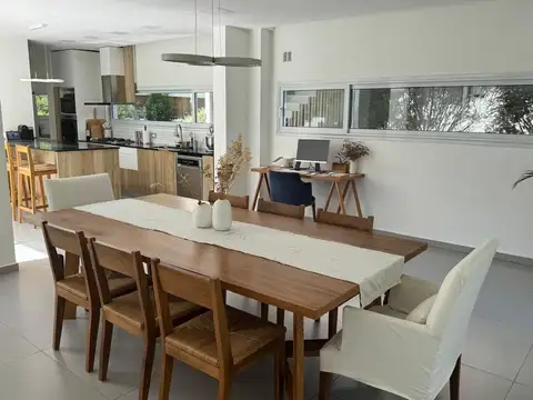 Casa en Alquiler en City Bell, USD 3.200