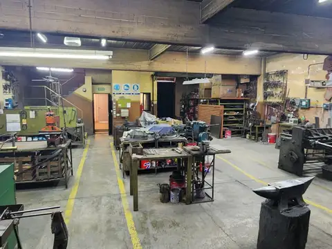 Galpon en Venta 40  mts Fondo