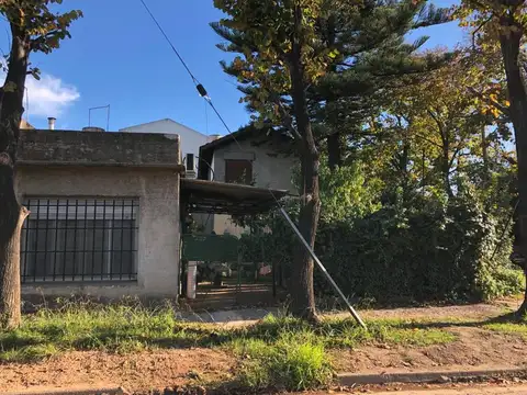 CASA Y DEPTO.  P. BAJA, Y  DEPTO. 1º PISO.