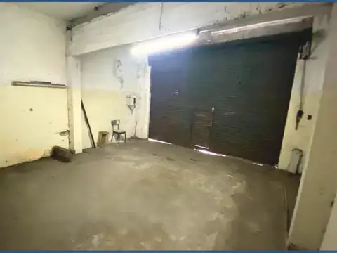 *LOTE DE 8,66 X 50 * 2 LOCALES AL FRENTE CON DEPÓSITO, BAÑO Y ACCESO A TERRAZA Y CASA PH AL FONDO