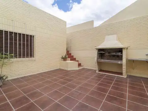 Casa 4amb. en San Andres - Cochera y parrilla