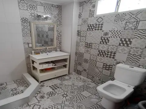 Casa en Venta con 4 cocheras