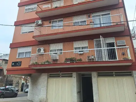 Impecable semipiso 4 ambientes esquina muy luminoso