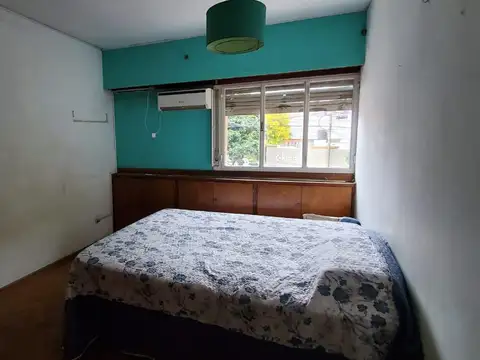 Casa 7 ambientes con 2 baños