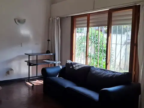 Casa 6 ambientes con 2 baños