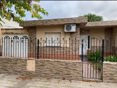 Casa con piscina en Pérez