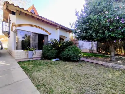 Av. mathus  hoyos 5500, Piso 0