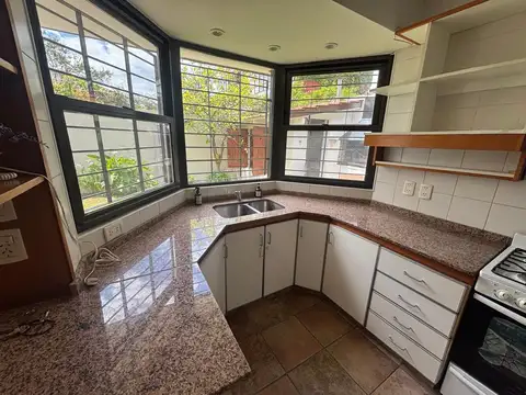 Casa en Alquiler con 1 cochera