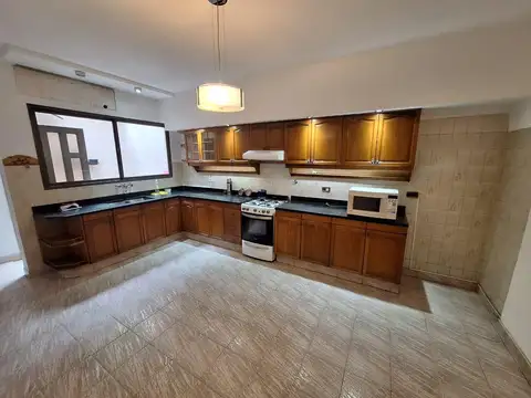 Casa en Alquiler con 1 cochera