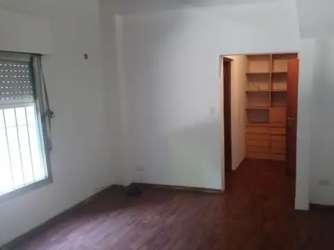 Casa en Alquiler con 2 cocheras