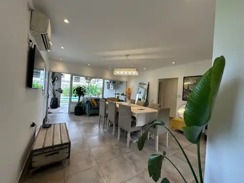Casa 4 ambientes con 2 baños