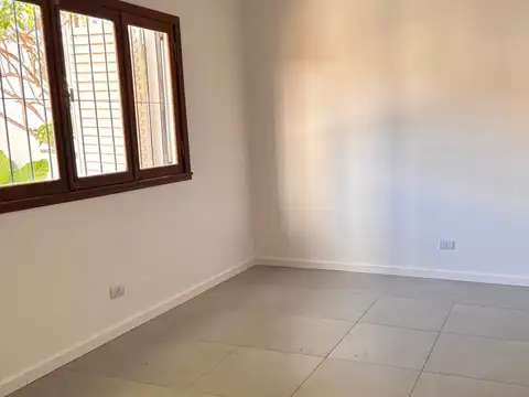 Casa en Alquiler con 1 cochera