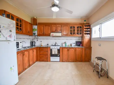Casa 5 ambientes con 2 baños