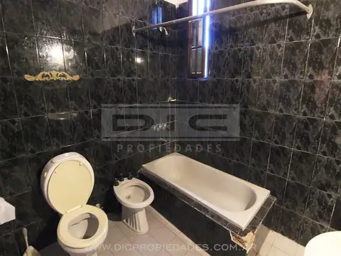 PA:2 PH al fte, 4 amb c/coc, liv, balcón y patio c/parr