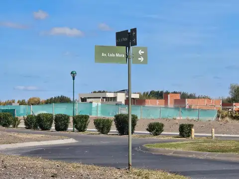 VENTA LOTE 59 B°CANALES DE PLOTTIER | F. de CANCHA