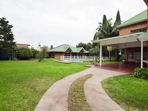 Casa en Venta con 2 cocheras