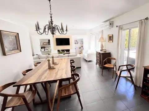 Casa 5 ambientes con 3 baños