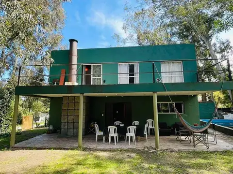 Casa 4 ambientes con 2 baños