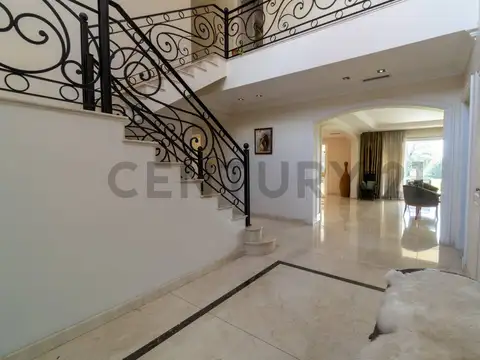 Casa 10 ambientes con 5 baños