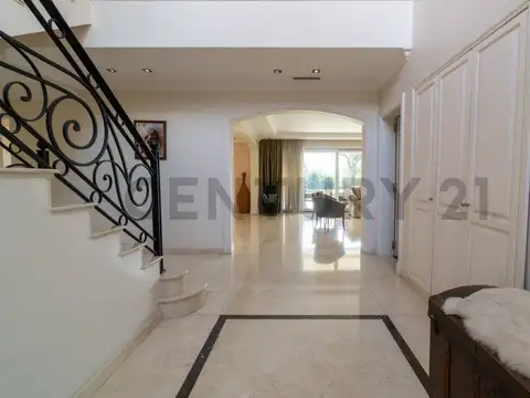 Casa en Venta en Bella Vista, USD 1.800.000