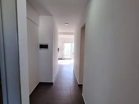 Depto. de 3 amb. con cochera en alquiler | Berazategui Centro