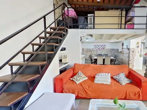 Depto Tipo Casa 4 ambientes con 2 baños