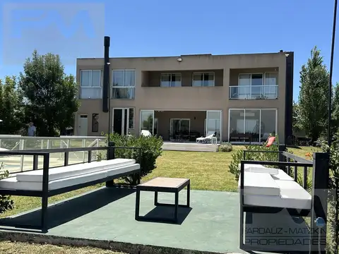 Casa en  venta en country Terravista con fondo a lago