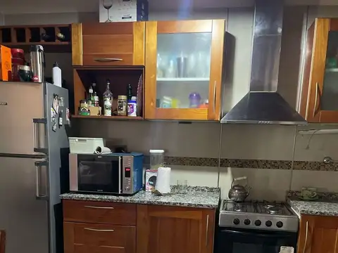 Casa 6 ambientes con 2 baños